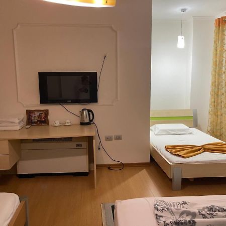 Albjona Guesthouse Tirana Buitenkant foto